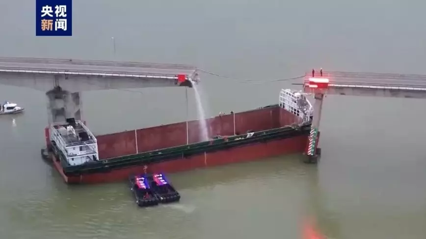 Мост Лисиньша получил серьезное повреждение в результате столкновения с кораблем
