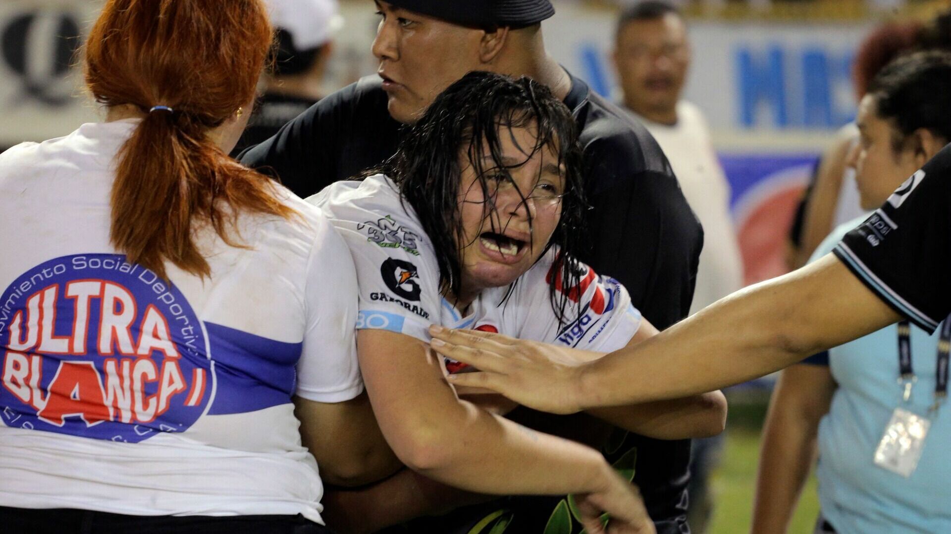 Давка на стадионе в Сальвадоре: есть  погибшие, много раненых