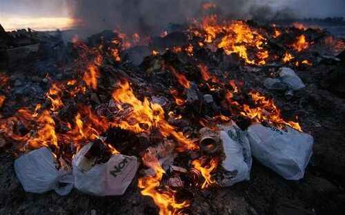 Из-за закрытия свалки в Балашихе компании травят горожан, сжигая мусор на местах