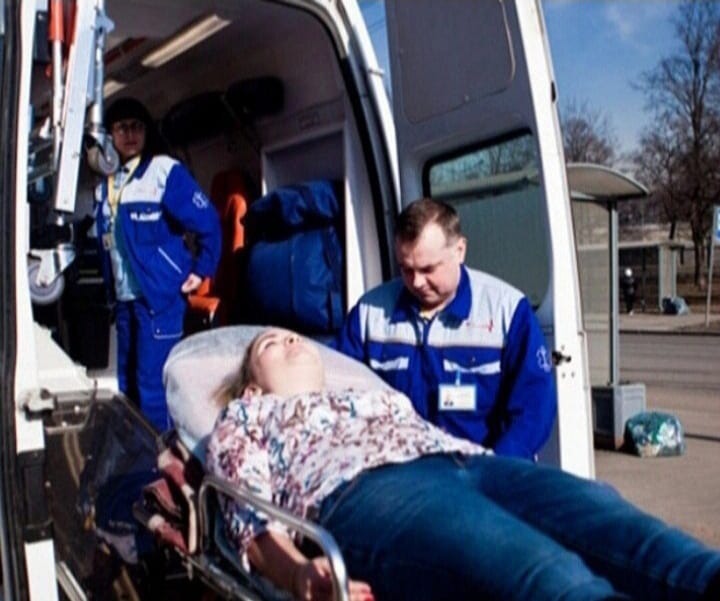 Людмилу Курдюбову экстренно перевозят в Боткинскую больницу после операции в частной клинике