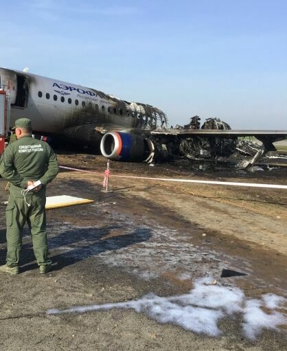 Эксперты - о катастрофе в Шереметьево: "Самолёт горел ещё до посадки"