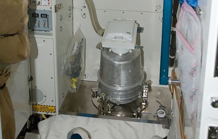 Астронавты отремонтировали давно не работавший туалет на МКС