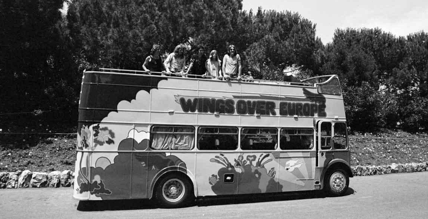 Двухэтажный автобус группы Wings выставили на аукцион