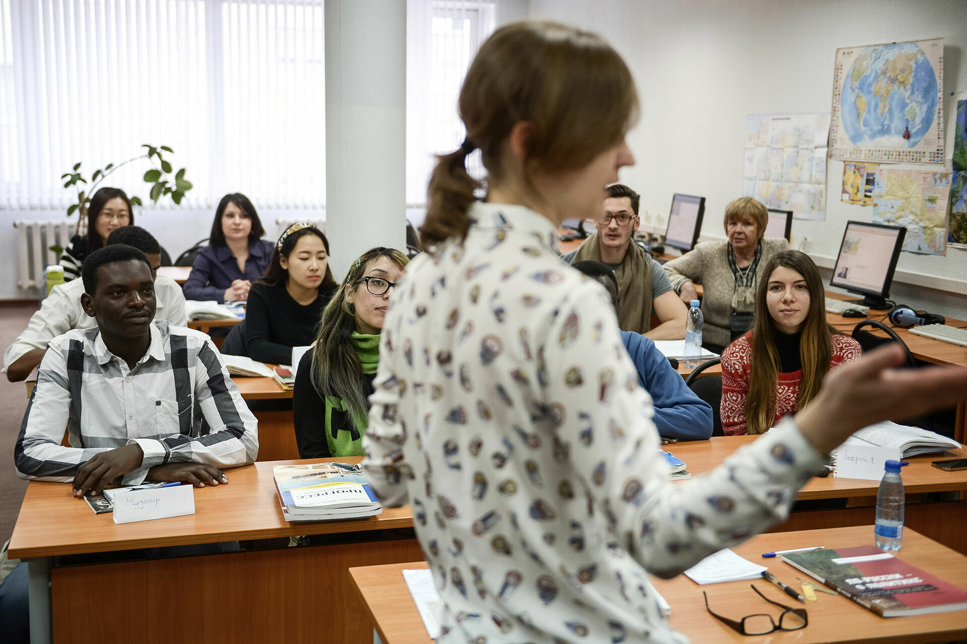Иностранным студентам позволят прививаться от ковида в России