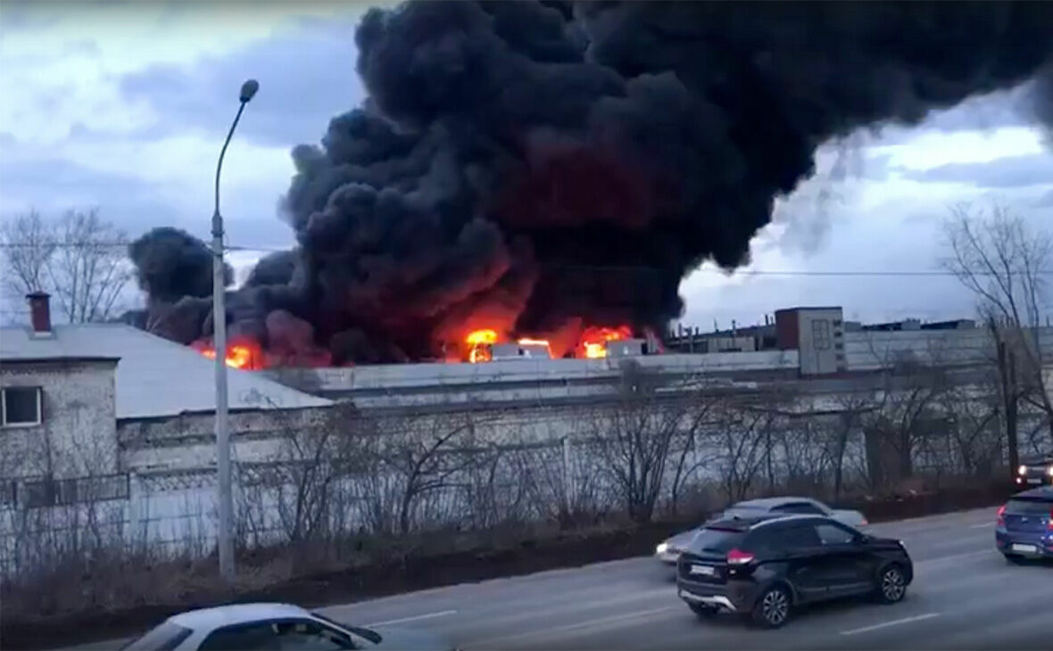 В Красноярске горит корпус завода, производящего баллистические ракеты