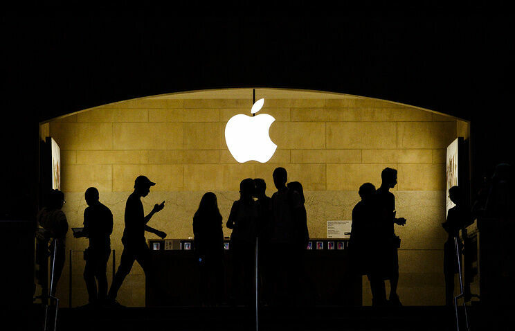 Apple в сентябре представит три новых iPhone