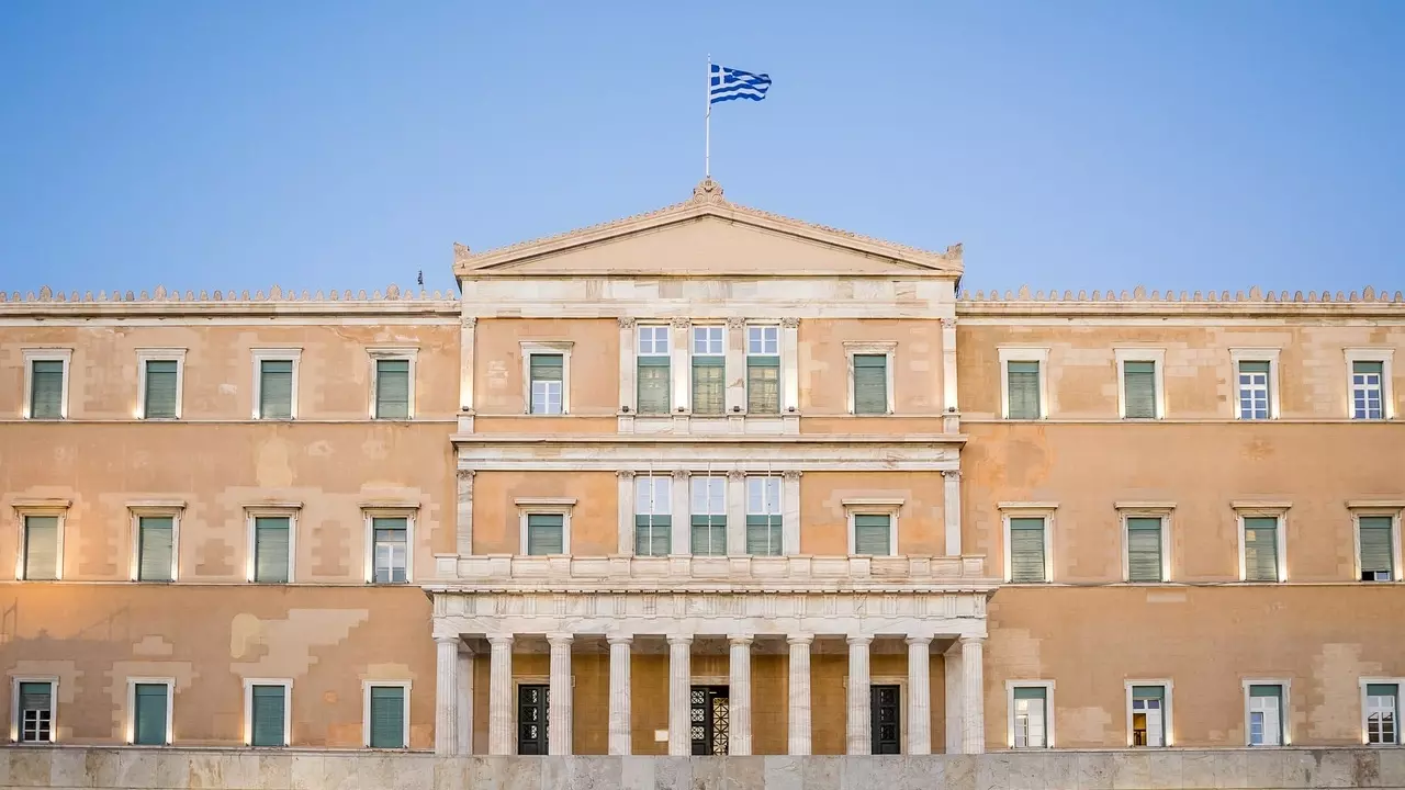 176 депутатов греческого парламента проголосовали за принятие закона об однополых браках