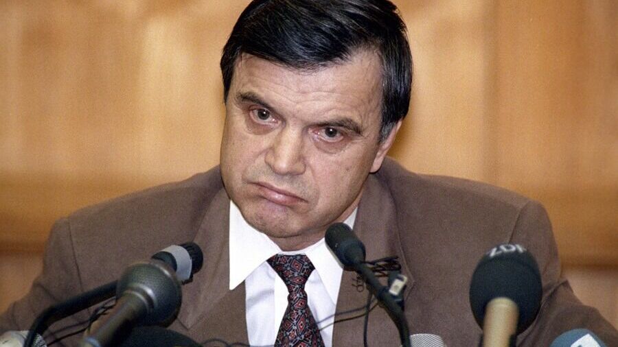 Последний Председатель: Хасбулатов мог погубить демократию в России еще в 1993 году