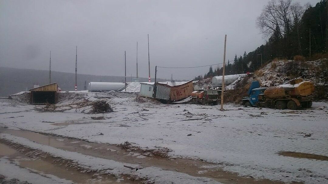 Спасатели нашли 7 человек живыми из 13 пропавших при порыве дамбы в Красноярском крае