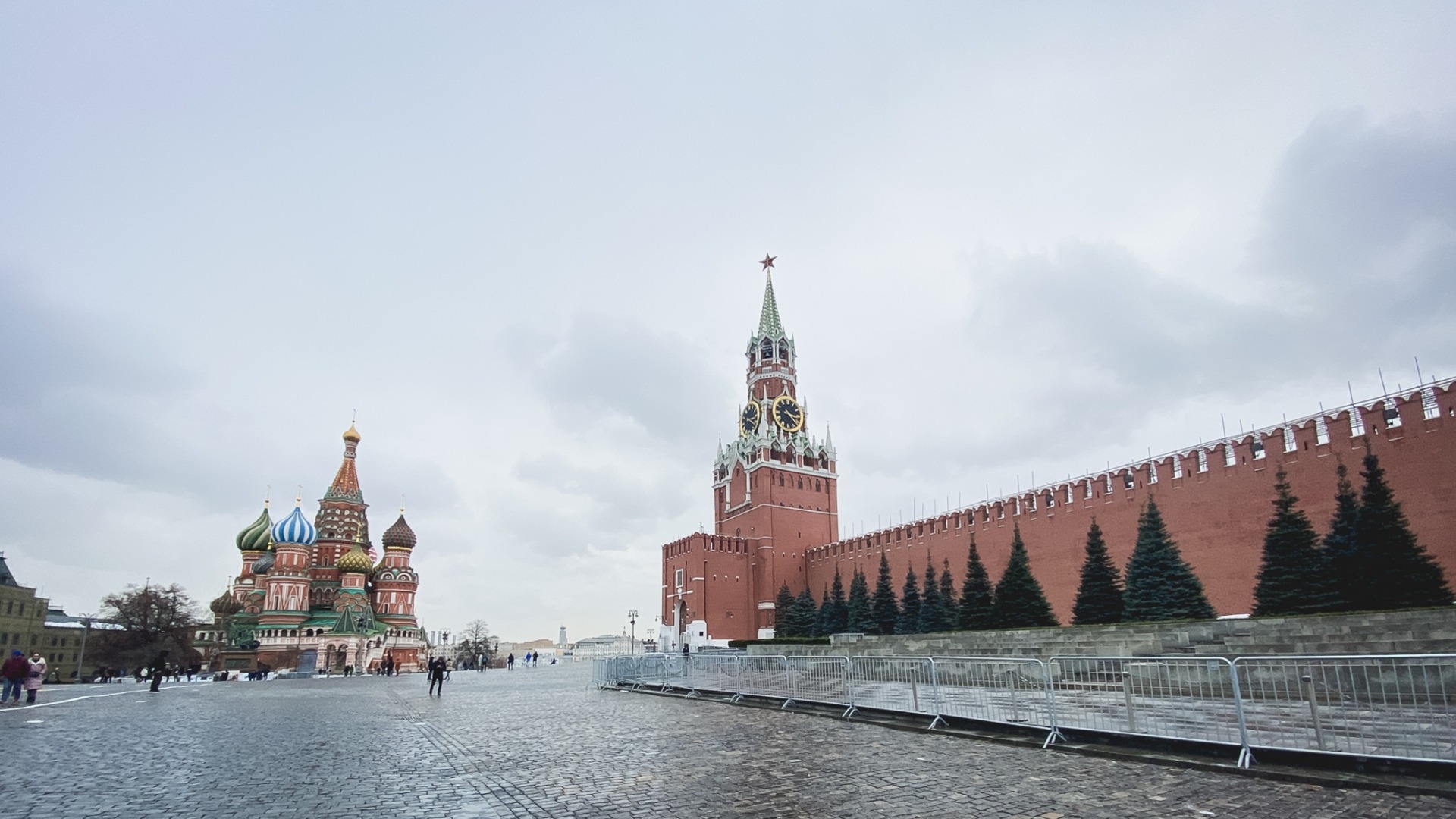 Москва задыхается: в столице обновлен рекорд низкого атмосферного давления