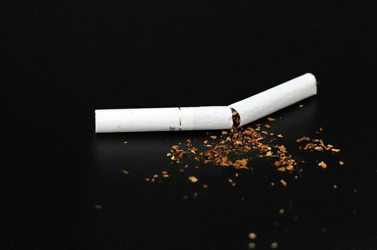 Минздрав: за 12 лет россияне стали вдвое меньше курить