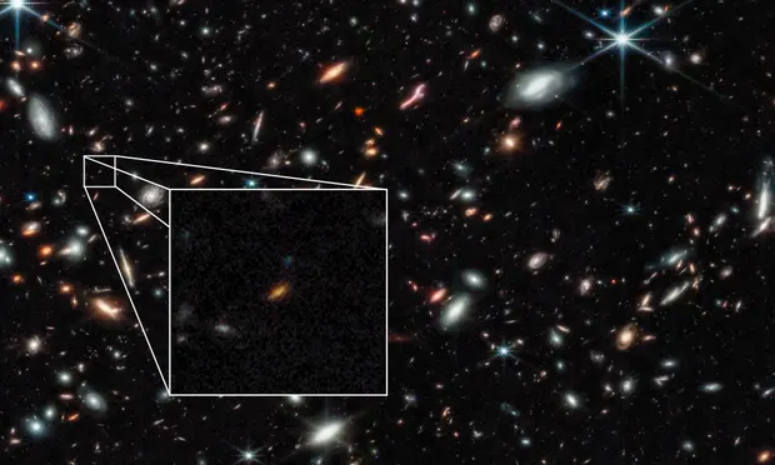 Телескоп «Джеймс Уэбб» сфотографировал две самые далекие и древние галактики
