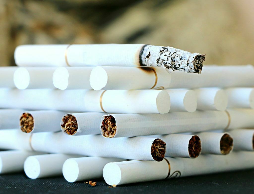Россияне отказываются от дорогих сигарет в пользу дешевых