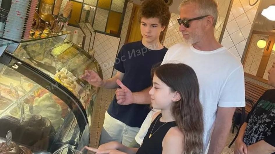 Роман Абрамович с детьми от Дарьи Жуковой отдыхает в Израиле