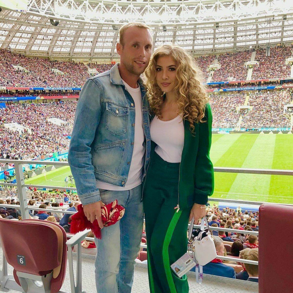 Жена футболиста Глушакова отсудила у него 42 миллиона рублей