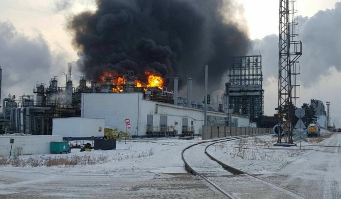 В Ангарске произошел пожар на территории нефтехимической компании (ВИДЕО)