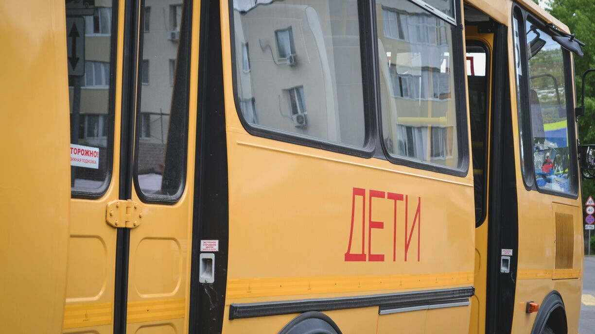 Школьный автобус попал в массовое ДТП с участием еще четырех машин в Саранске