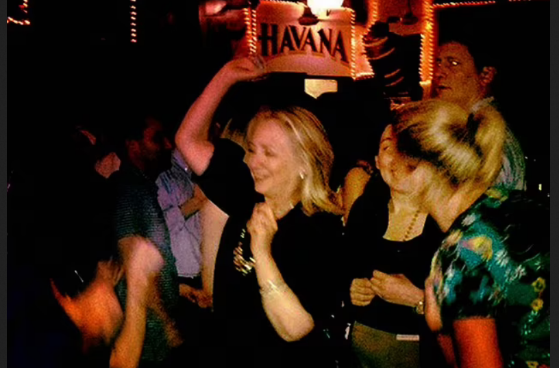 Танцуй, Санна Марин: Хиллари Клинтон поддержала финского премьер-министра
