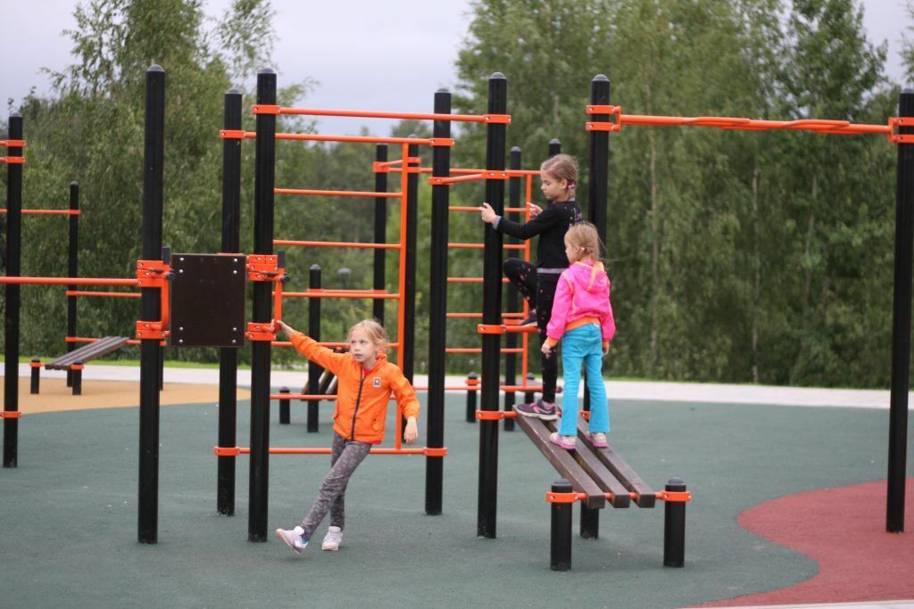 За здоровьем - во двор и в парки: Москва строит спортивные площадки для всех горожан