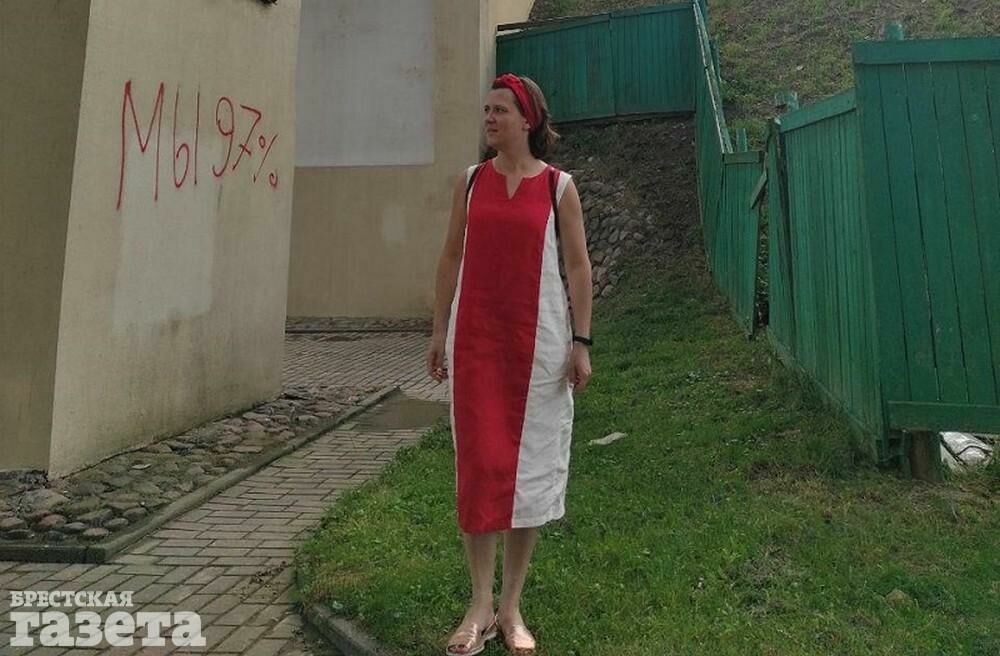 Брестчанку отправили в СИЗО за бело-красно-белое платье