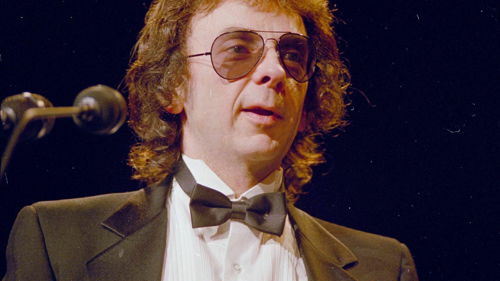 Фил Спектор, саундпродюсер The Beatles, отбывавший срок за убийство, умер от ковида