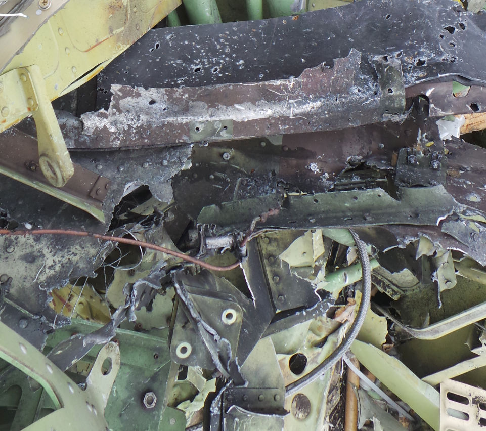 Искореженный взрывом бомбы пол кабины пилотов в реконструкцию Боинга не попал