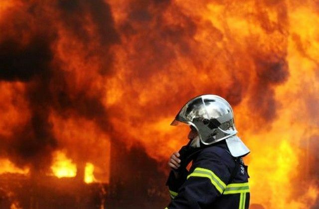 Пожар уничтожил торговый центр Кизляра