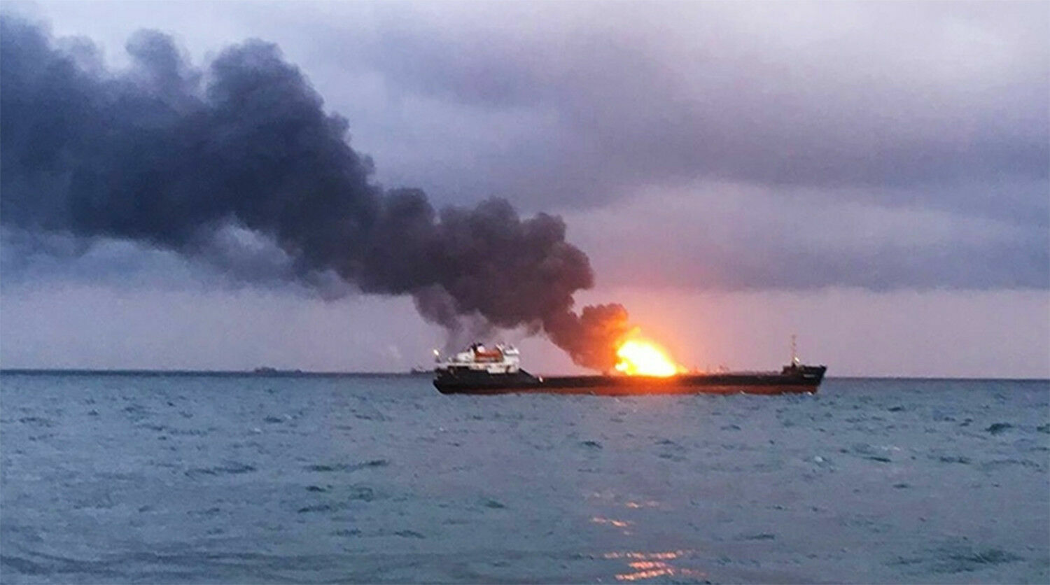 Три человека погибли при взрыве на танкере "Залив Америка" в Находке (ВИДЕО)
