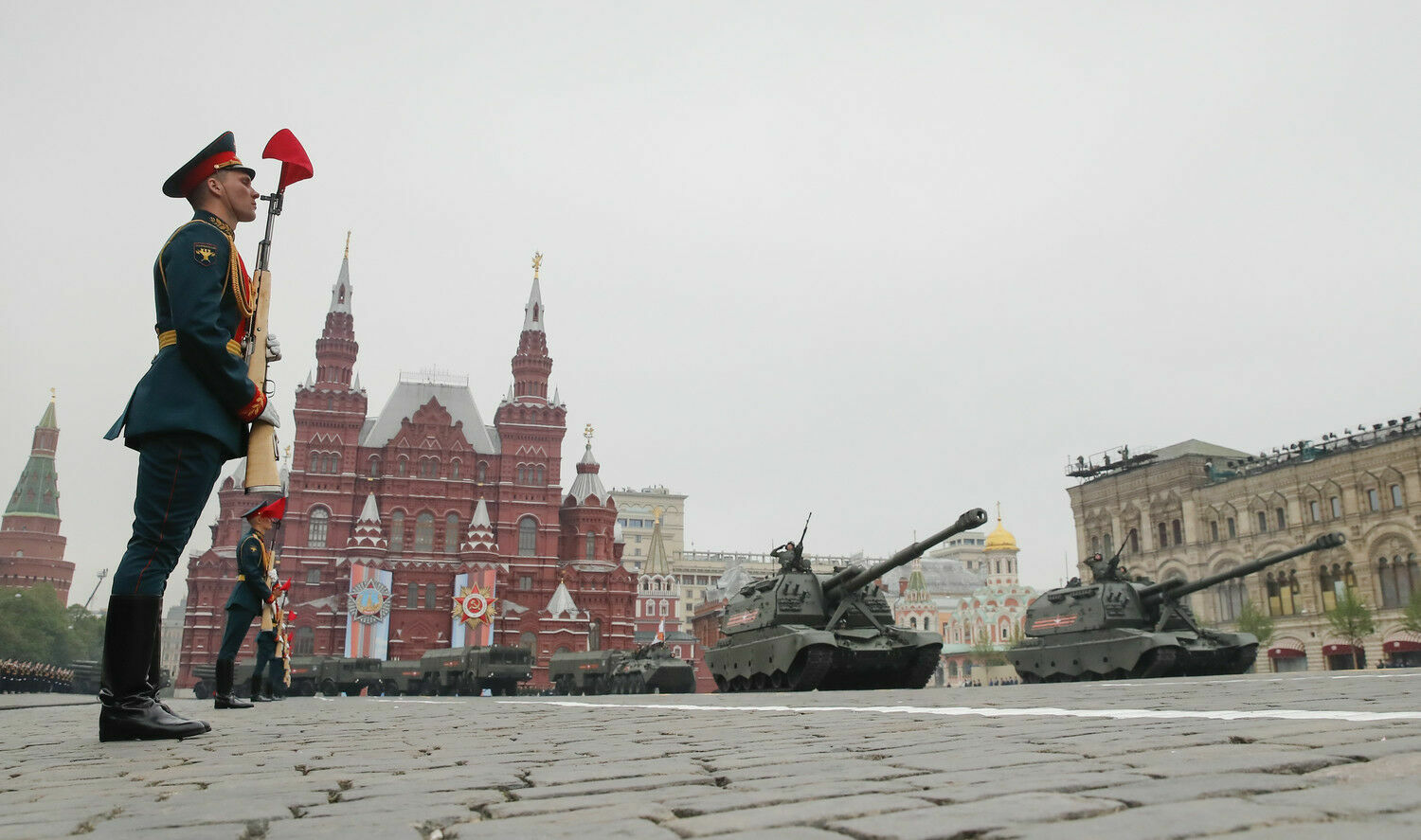Трампа пригласили на парад Победы в Москве
