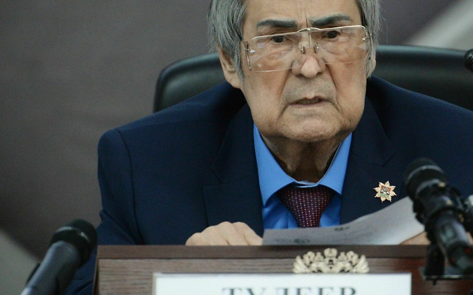 Большинство россиян одобрили отставку Тулеева после пожара в Кемерове
