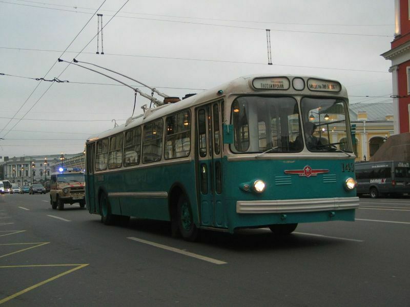 10  апреля:  в  2001-м  в  Питере  кортеж Путина  не  заметил  троллейбуса