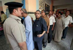 В первый день президентских выборов в Египте застрелен полицейский