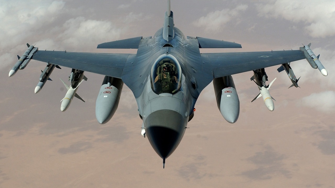 Американские F-16 попытались угрожать российскому самолету в Сирии