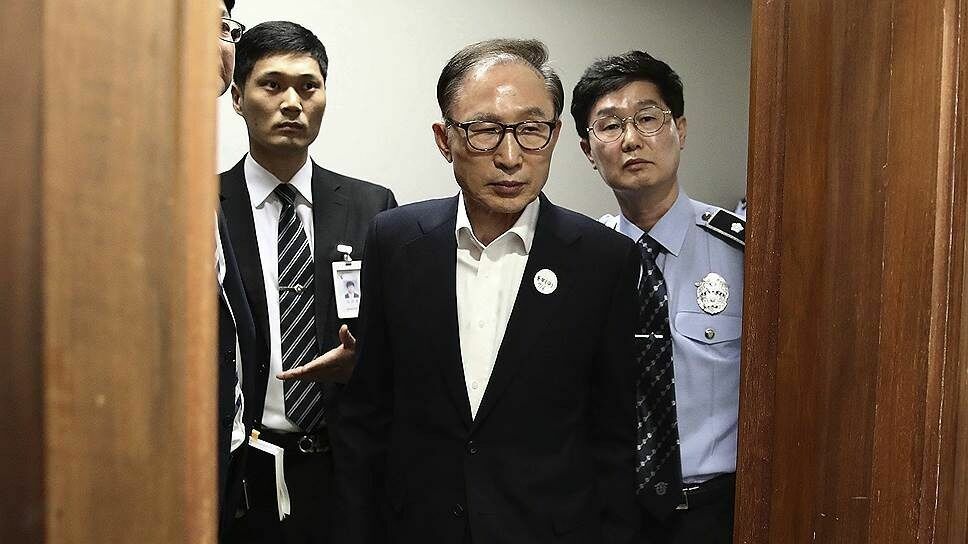 Президент Кореи 2008-2013 гг Ли Мён Бак на суде 