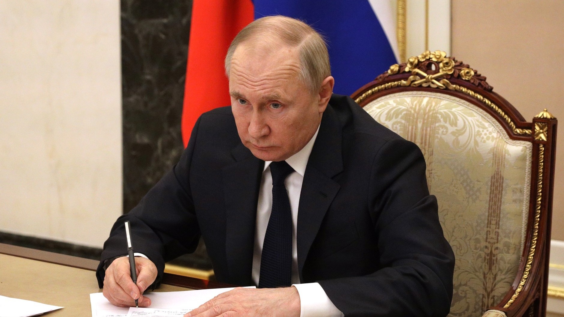 Путин пообещал проиндексировать МРОТ с января на 18,5%
