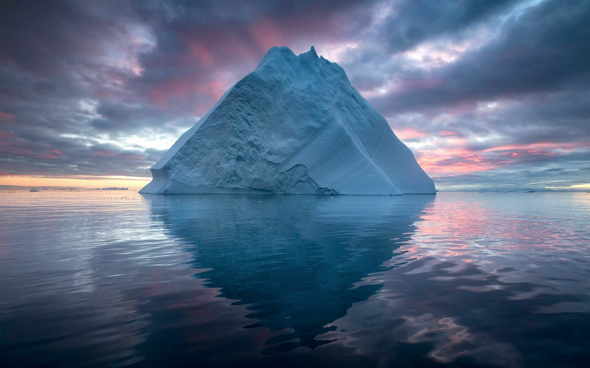 Самый крупный за последние 50 лет айсберг откололся в Антарктиде