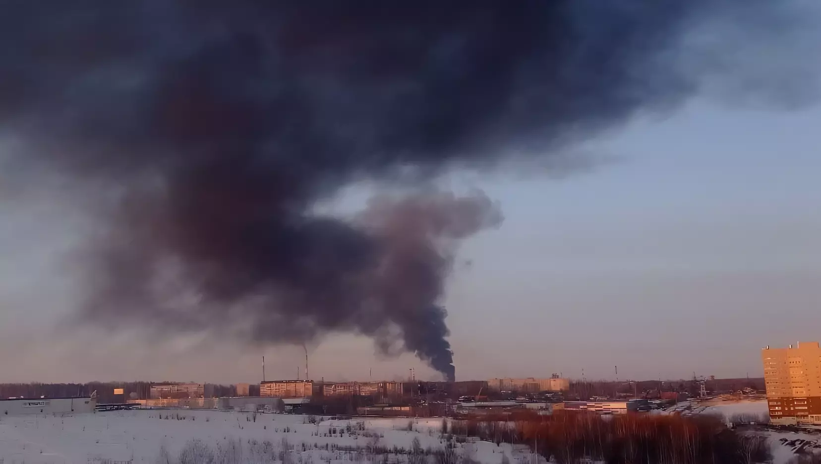 В Рязани из-за атаки дронов загорелся нефтезавод